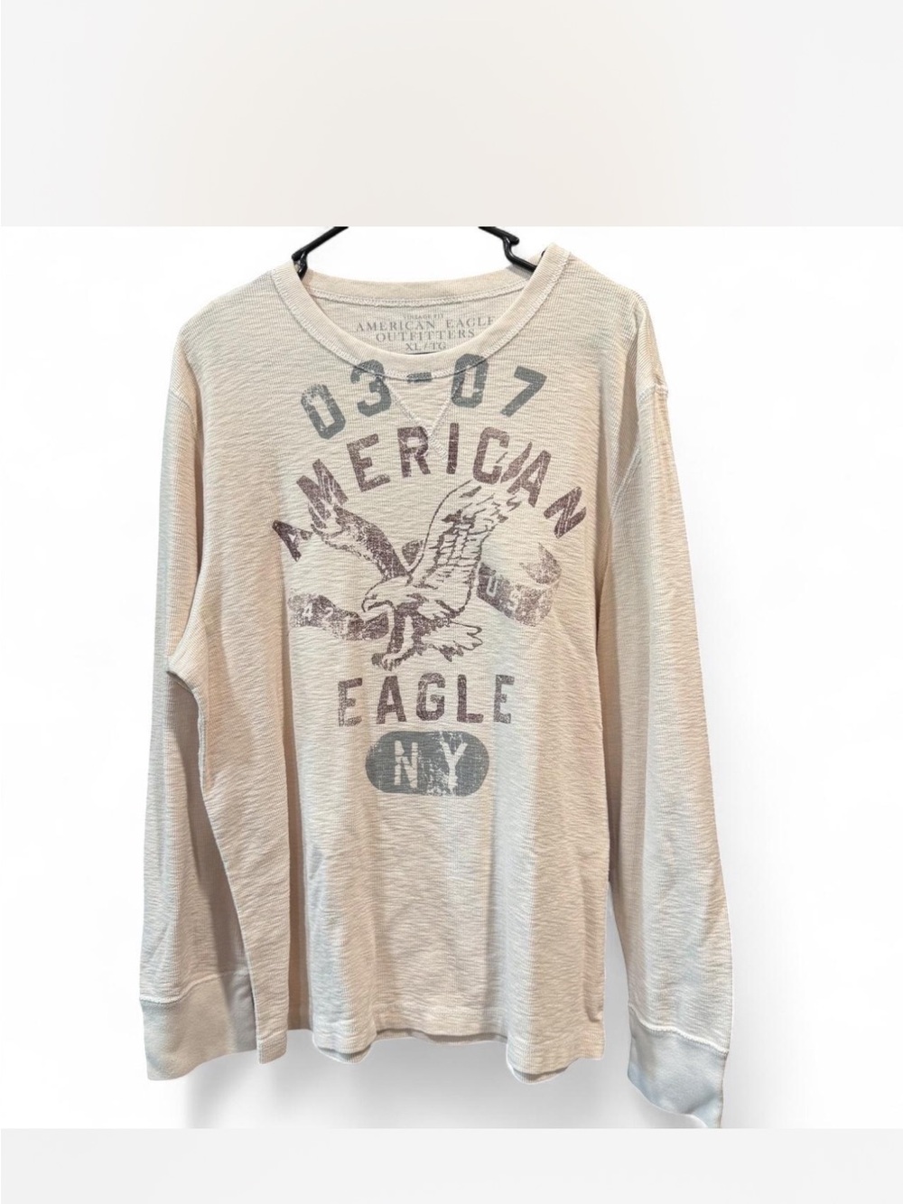 Y2K American Eagle Outfitters Men’s Long-Sleeve Graphic Tee in Light Beige